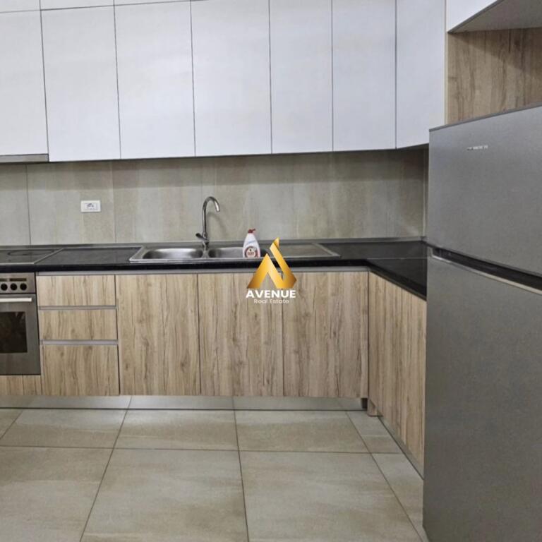 Jepet me qira apartament 1+1 në zonën e Liqenit të Thatë | Kopshti Botanik  🏠 Vendndodhja: Pranë Kopshtit Botanik, shumë afër Xhamisë — një nga zonat më të kërkuara dhe të qeta të Tiranës.  Karakteristikat e apartamentit:  Sallon i bollshëm (soxhorno)  Dhomë gjumi komode  Tualet modern  Ballkon i përdorshëm  Sipërfaqe totale: 63 m²  📍 Kati: 2 💶 Qiraja: 500 € në muaj  Apartamenti ofron komfort, qetësi dhe një pozicion ideal për jetesë cilësore. Për më shumë informacione, ju lutem me kontaktoni