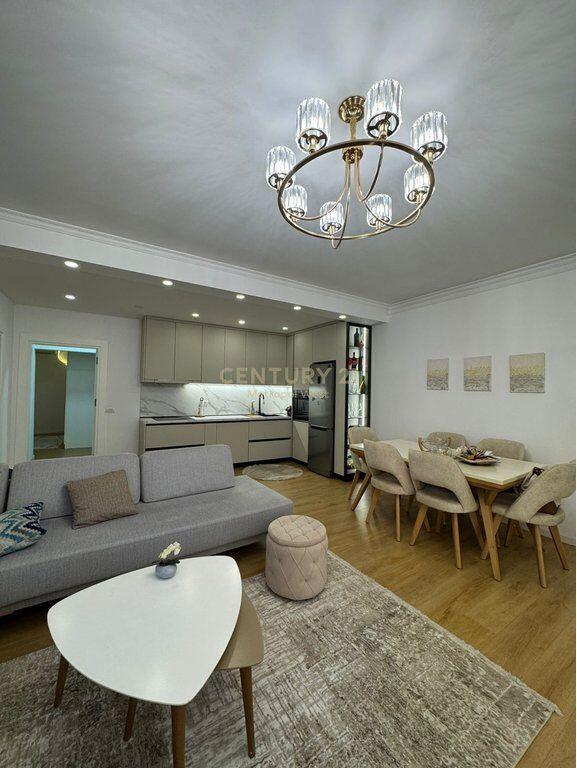 Apartament 2+1 Për Shitje ne Fresk