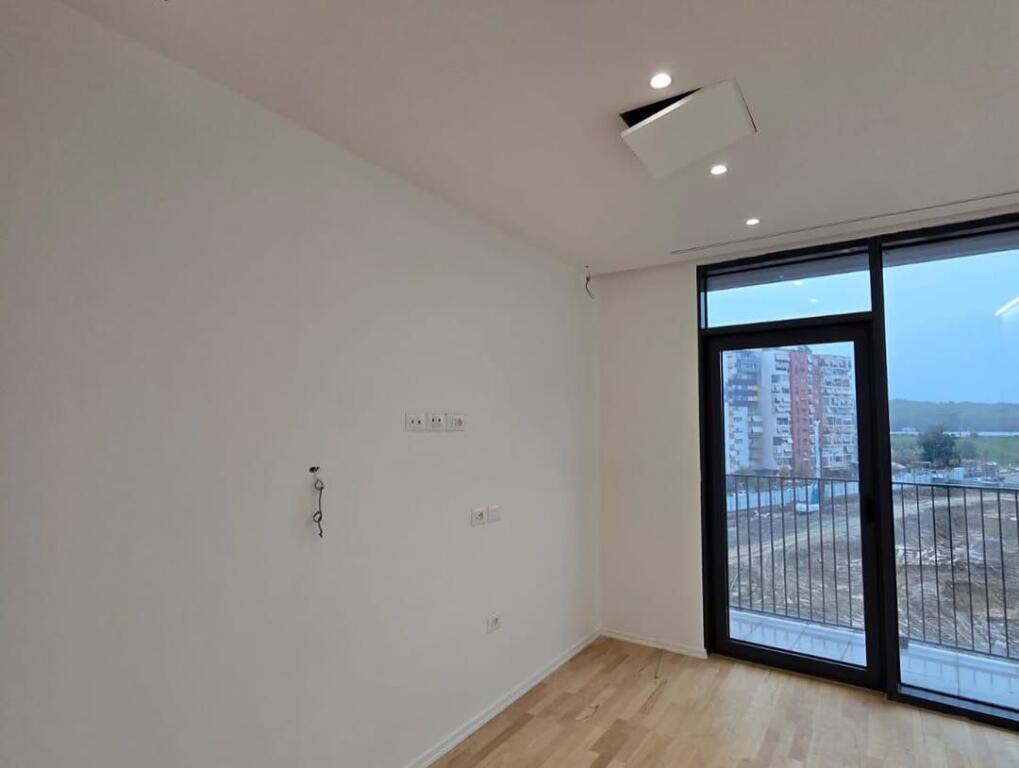 Buze rruges se Kosovareve, LAKE VIEW   Shesim apartament 2+1+2+verande.