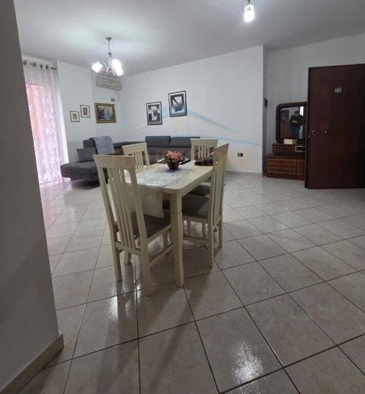 Jepet me qera apartament 2+1+2, Astir