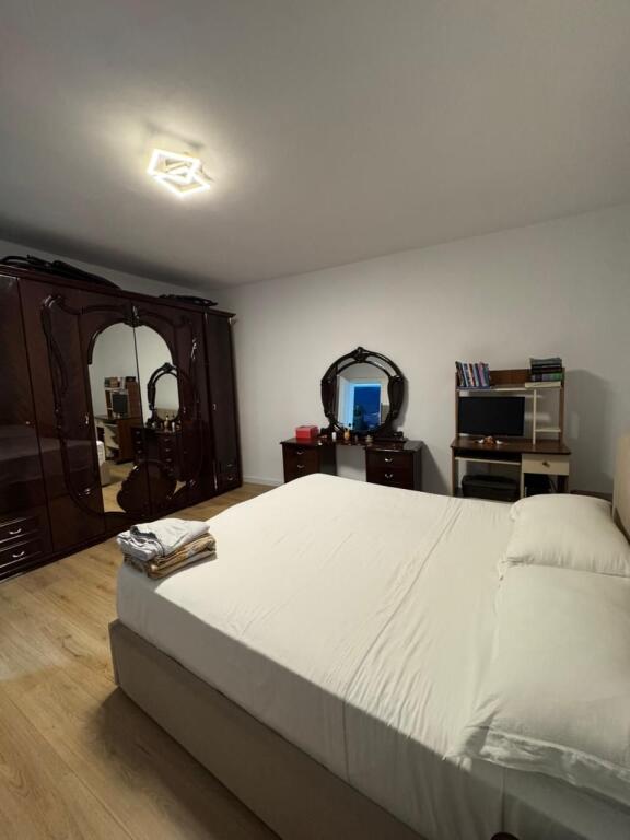 Jepet me qera Vile, Medreseja