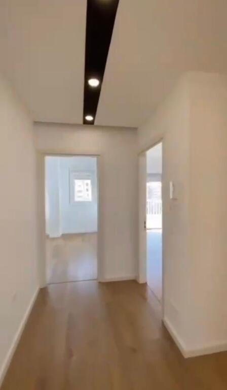 SHITEN 4 APARTAMENTE  4 POSTE PARKIMI NE ASTIR