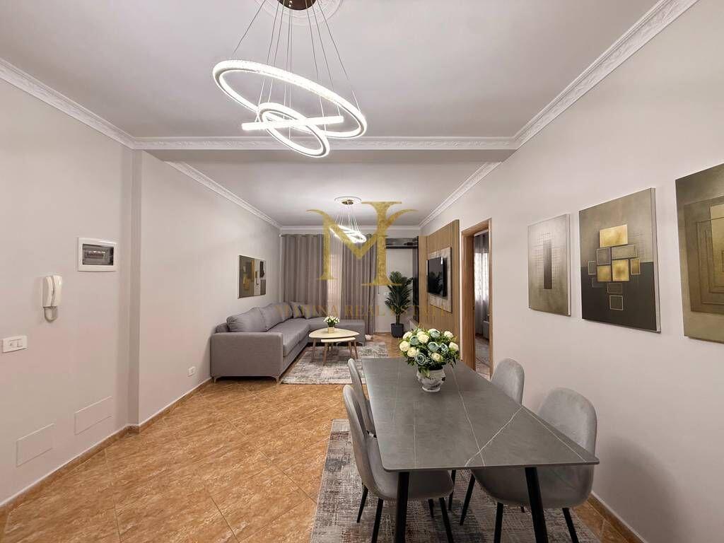 Shitet Apartament 2+1 Ne Kompleksin Eka ne Plazh , Hekurudha !!