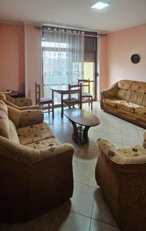 Appartamento 2+1 in affitto in Via Bardhyl.