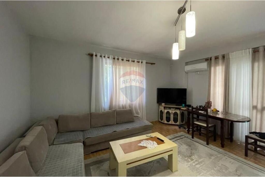 Vendesi in vendita 1+1+balcone a Fresk