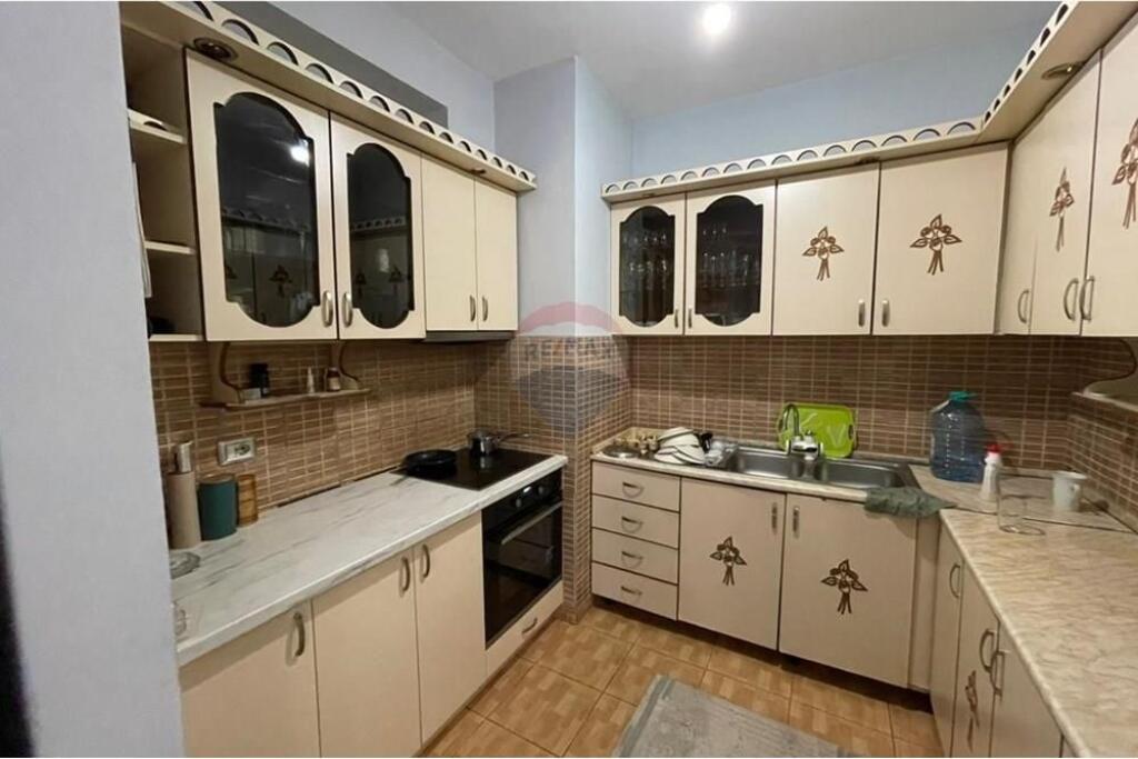 Vendesi in vendita 1+1+balcone a Fresk