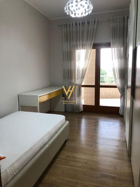 JEPET APARTAMENT 3+1+2+VERANDE ME QIRA TE KOPSHTI ZOOLOGJIK 1.500 EURO