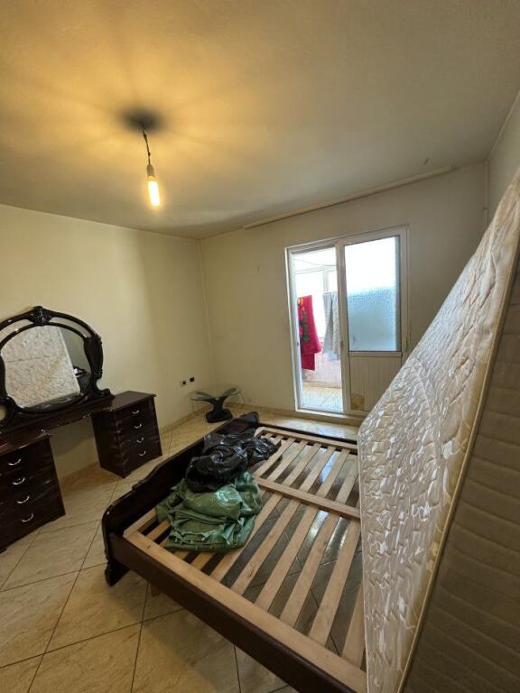 Shitet apartament 3+1 ne Rrugen "Irfan Tomini" prane ish-stacionit te fundit te Tiranes se Re.