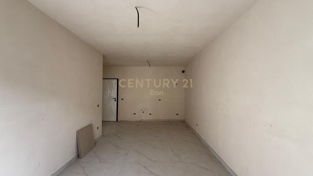 EXCLUSIVE ! Shitet apartament 1+1 + Post Parkimi te Rezidenca EON, Golem !