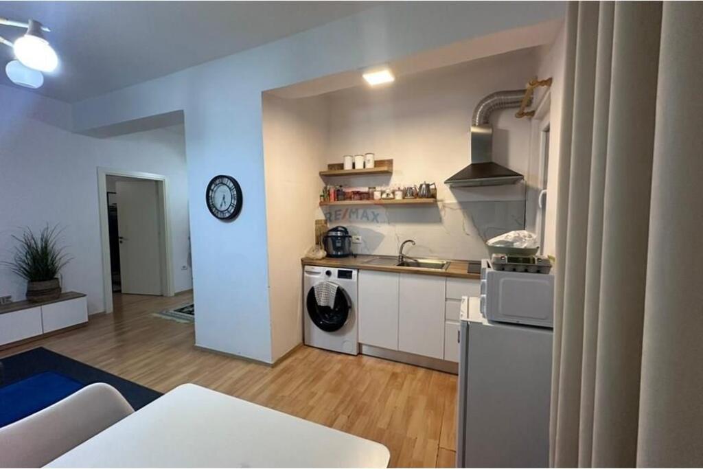Apartament - Për Qira - Sheshi Skenderbej