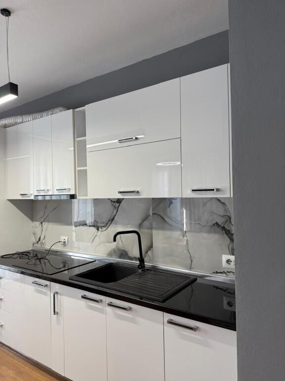 Jepet me qira apartament 2+1 te Rr. Jordan Misja