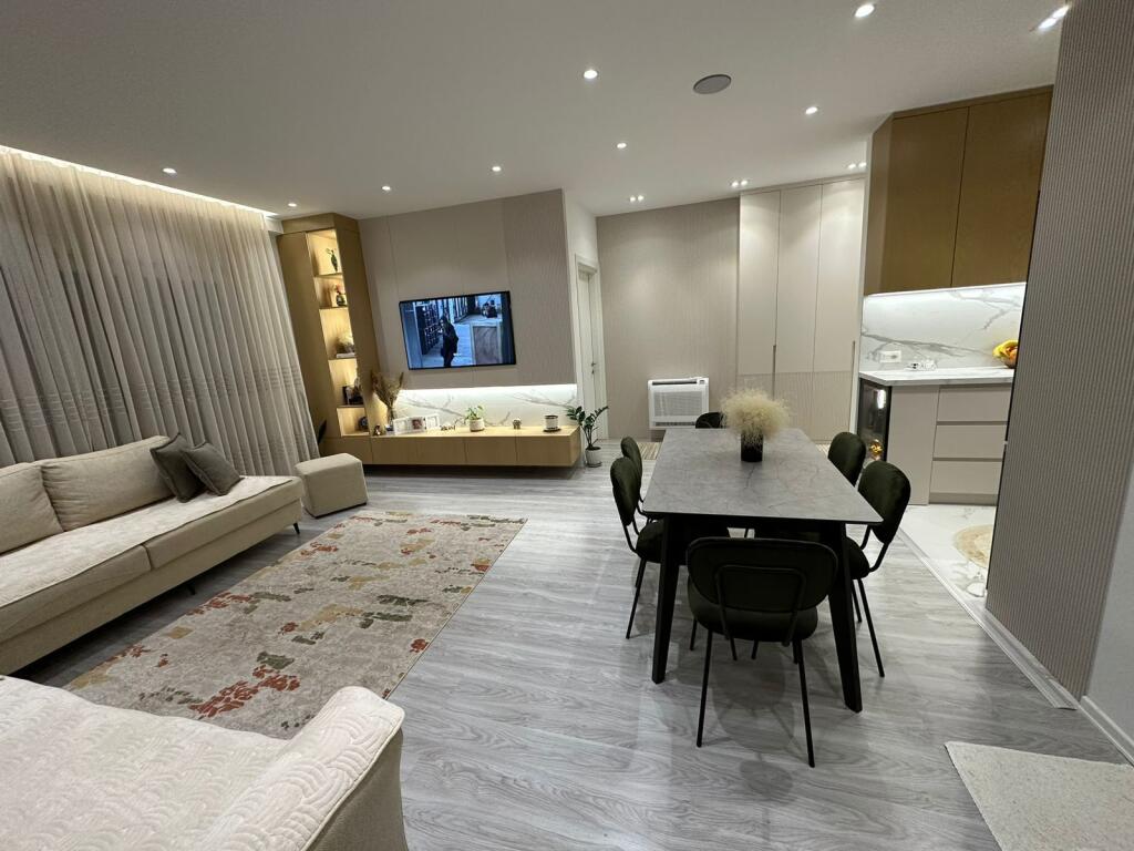 A few minutes away from Selvise, Dibra Street offers a furnished 2+1+2 apartment for rent. 850 Euro