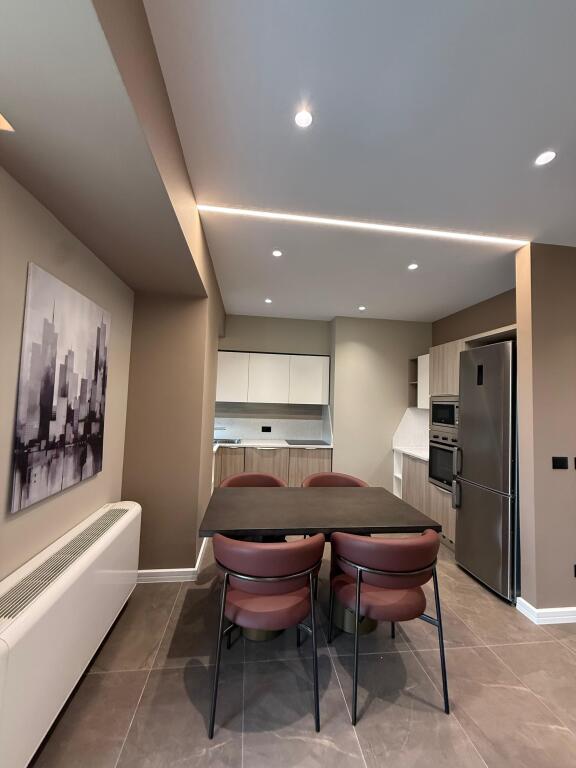 🏠APPARTAMENTO 2+1+2+POSTO AUTO IN AFFITTO 📍AMBASCIATORE 3 ✨Arredato da un architetto 💶Prezzo: 2200€