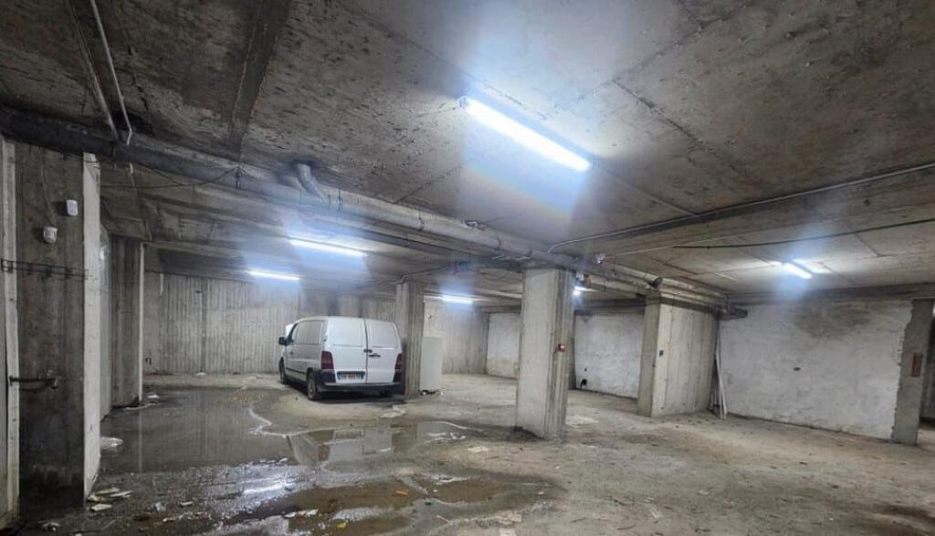 Locale Commerciale in Vendita vicino al Terminal degli Autobus (Ospedale Hygeia)!
