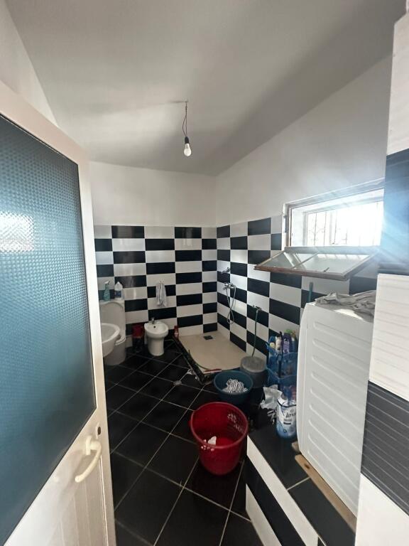 🏡 Shitet Vilë 2-Katëshe Manze