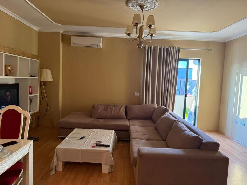 Apartament me qera 1+1 në Yzberisht!