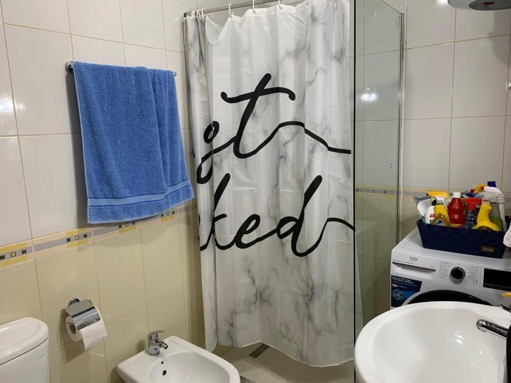 𝐐𝐈𝐑𝐀 𝟐+𝟏 𝐅𝐑𝐄𝐒𝐊 Apartament 2+1 per qira.