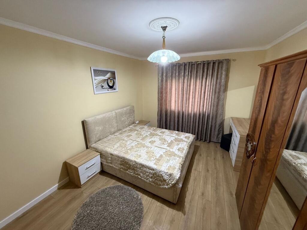 Shitet apartament 2+1 ne Ali Dem prane shkolles "Ali Demi"