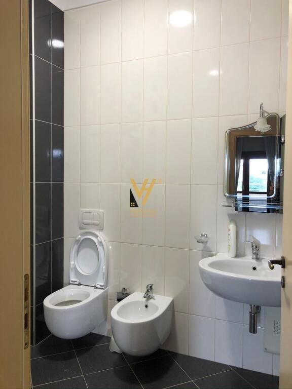 JEPET APARTAMENT 3+1+2+VERANDE ME QIRA TE KOPSHTI ZOOLOGJIK 1.500 EURO