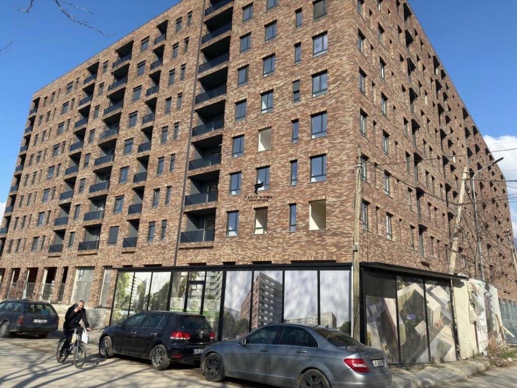 DYQAN ME QERA 240 M2 5 MAJ 4000 EURO