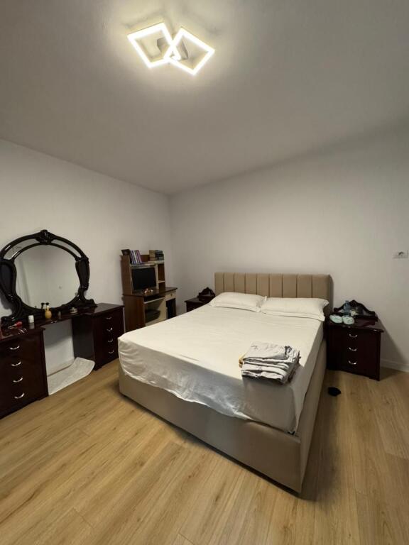 Jepet me qera Vile, Medreseja