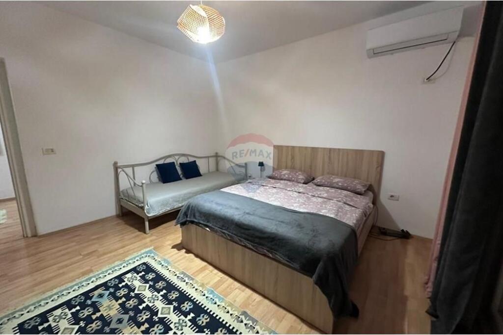 Apartament - Për Qira - Sheshi Skenderbej