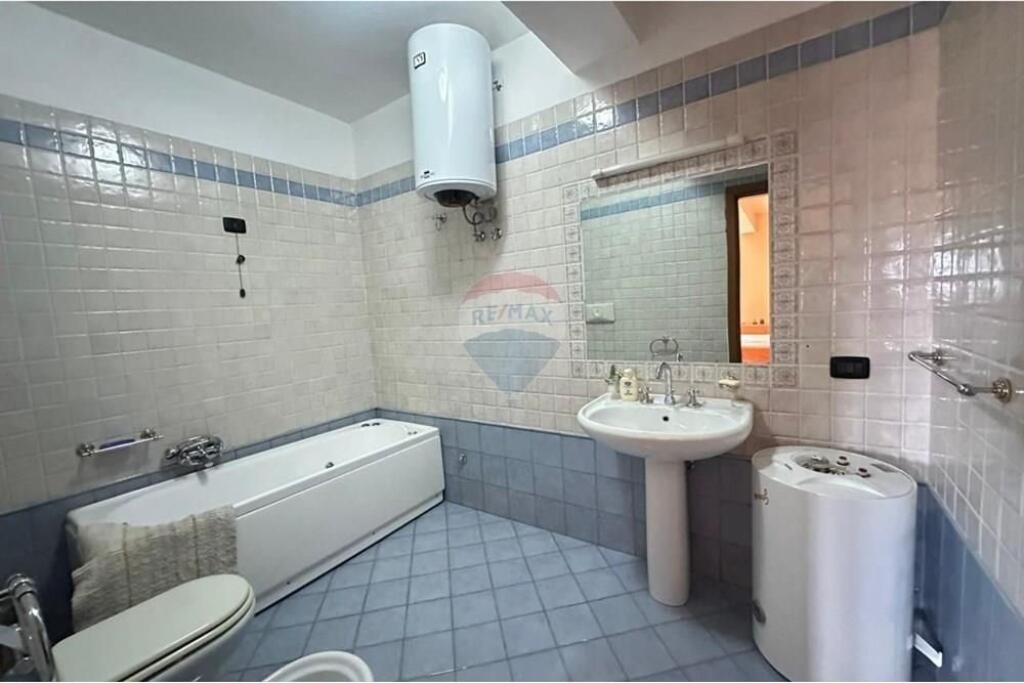 Apartament - Për Qira - Rruga Abdi Toptani, Tiranë 1300 ,, euro