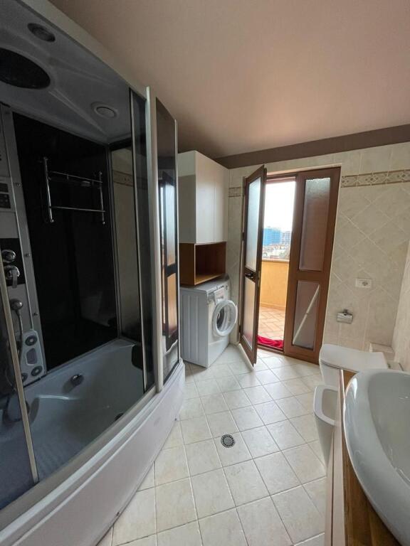 📣Jepet me qira kati i 3-të i një vile – 3+1 me 2 tualete 📍 Adresa: Rruga Filip Shiroka, pranë shkollës “Mrekullia”