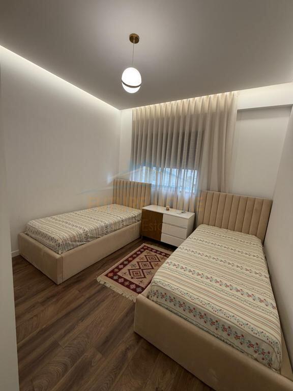 Shitet, Apartament 3+1+2, Residenca Oasis, Unaza e Re