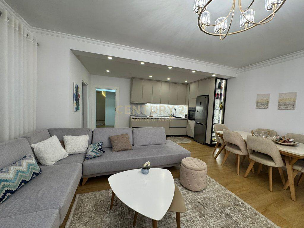 Apartament 2+1 Për Shitje ne Fresk