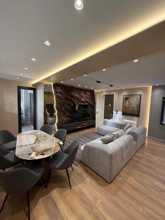 Apartment 2+1+parking for rent on Durres Street