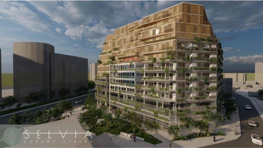 Dyqan+ parkim per shitje te Selvia