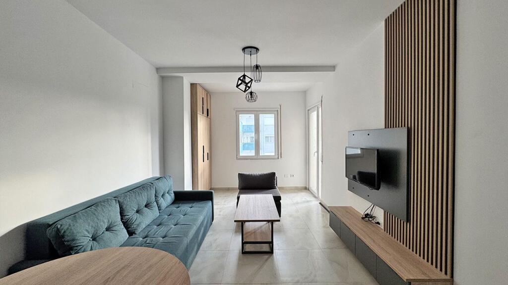 SHITET APARTAMENTI, GOLEM. 58m2