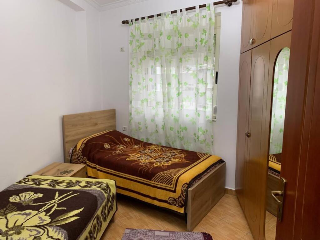 𝐐𝐈𝐑𝐀 𝟐+𝟏 𝐅𝐑𝐄𝐒𝐊 Apartament 2+1 per qira.