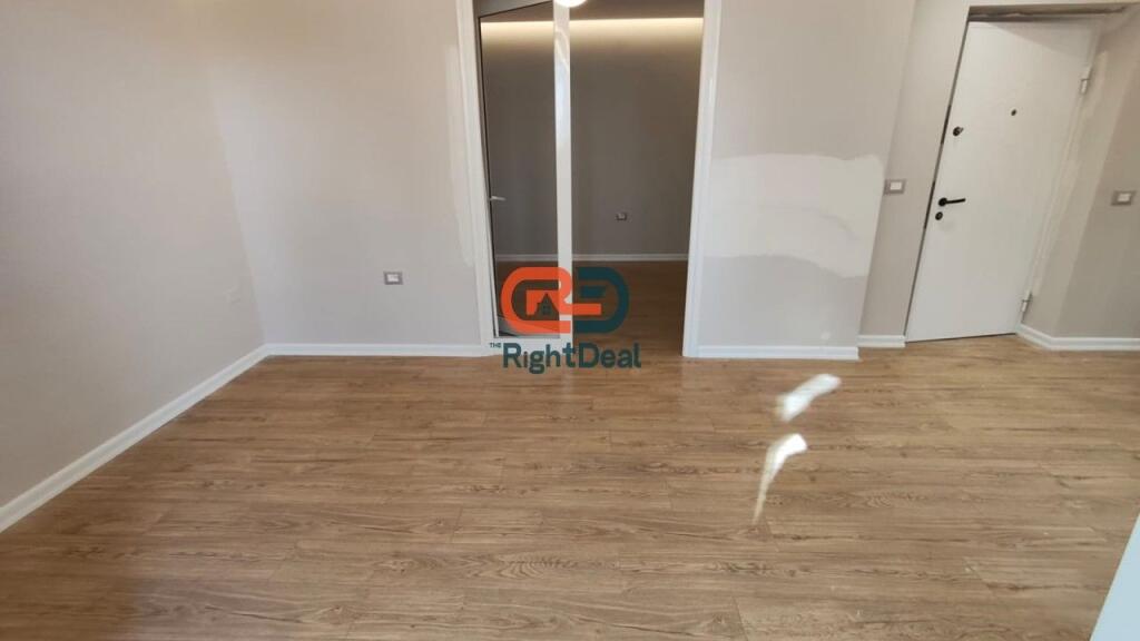 Tek Rruga E Barrikadave, Shiten Dy Apartamente Ideale Per Investim!!