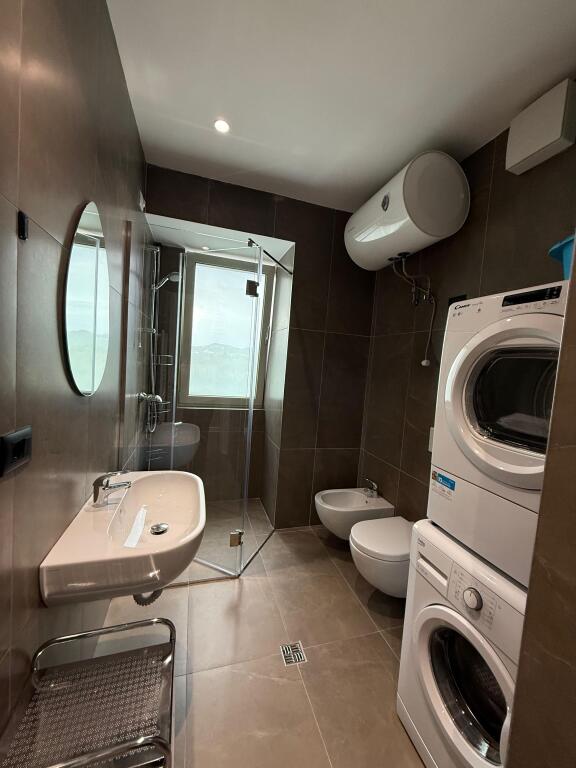 🏠APPARTAMENTO 2+1+2+POSTO AUTO IN AFFITTO 📍AMBASCIATORE 3 ✨Arredato da un architetto 💶Prezzo: 2200€