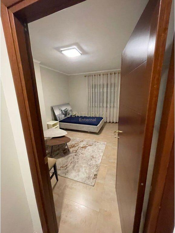 Apartament 3+1+2 me qira ne Qender