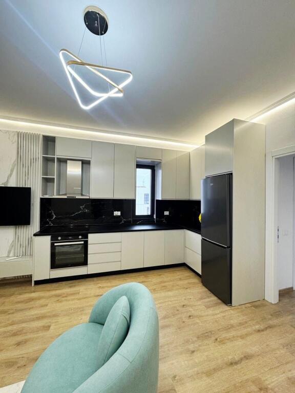 Farmacia 10, Vicino alla strada di Dibra  Vendiamo un super appartamento 1+1.