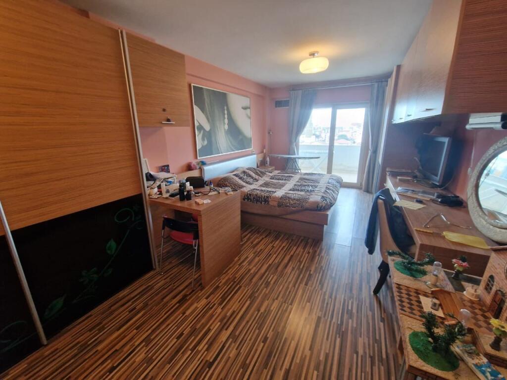 Shitet penthouse 2+1+2 tualete+3 ballkone te Zogu i Zi me cmim OKAZION