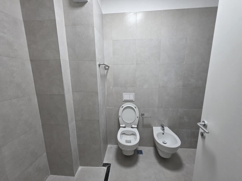 ✨ Jepet me Qira – Apartament Premium 2+1+2 në Liqenin e Thatë ✨