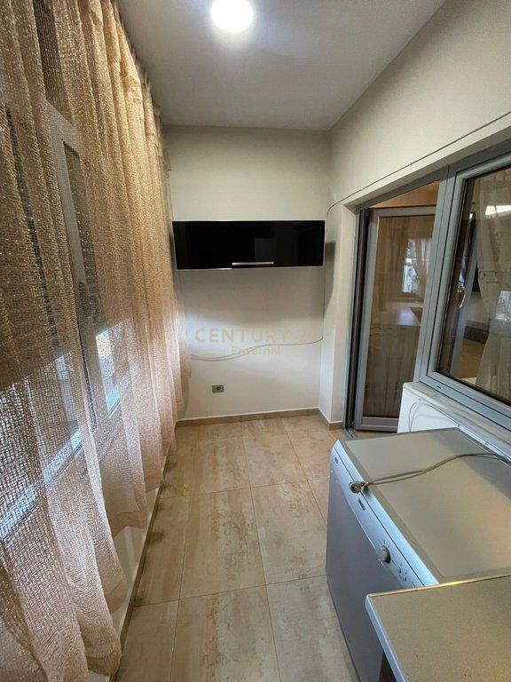 Apartament 3+1+2 me qira ne Qender 900 € /Muaj Sip. Totale  135m2