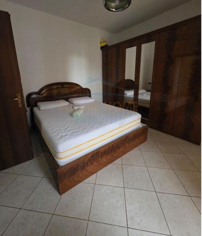 Jepet me qera apartament 2+1+2, Astir