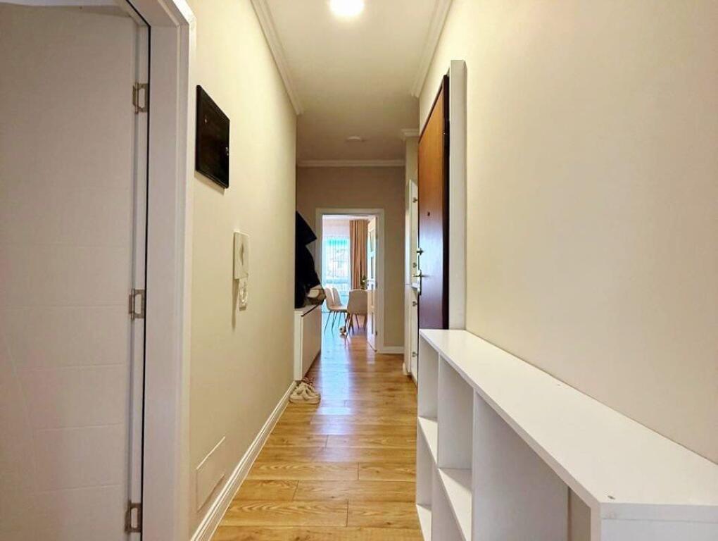 Tregu Elektrik, shesim super apartament  3+1+2 tualete.  