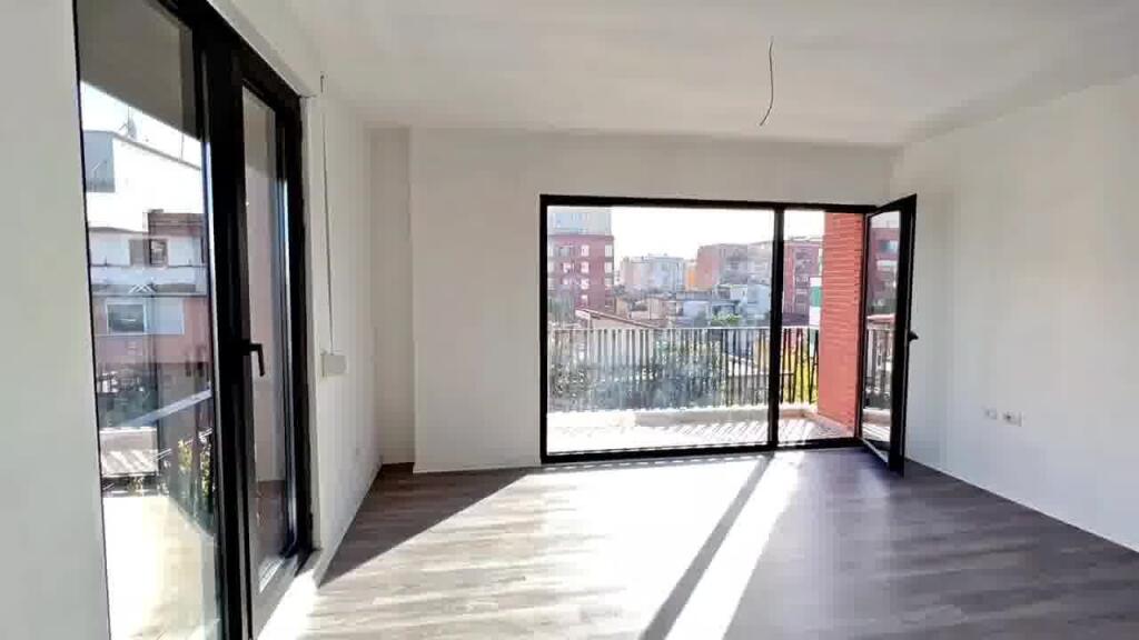 🏡 Shitet Apartament 1+1 + Garazh – Rruga Qemal Stafa, Tiranë