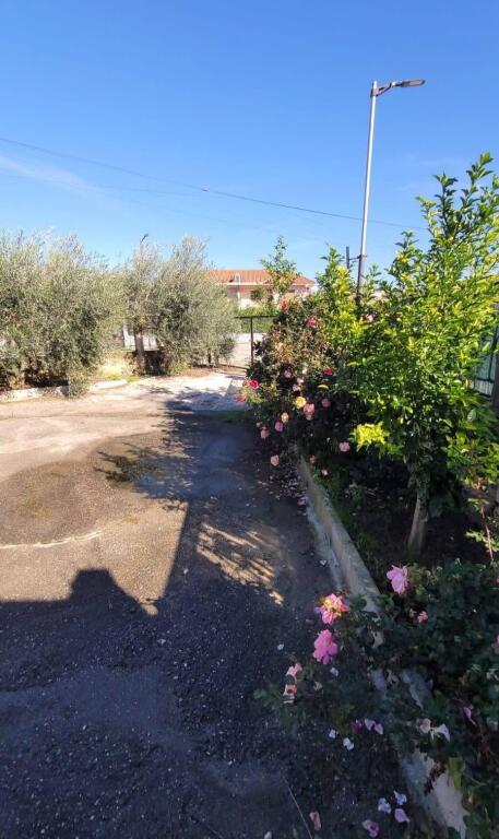 🏡 PROPRIETÀ ESCLUSIVA SUL LUNGOMARE “TAULANTIA”, Kavaje — OPPORTUNITÀ DI INVESTIMENTO Vendesi un edificio con alto potenziale di sviluppo, posizionato sul lungomare principale