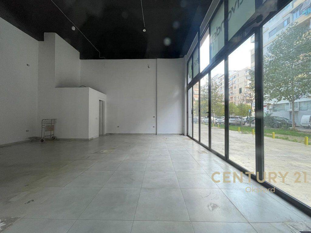 AMBIENT KOMERCIAL PER SHITJE NE ASTIR