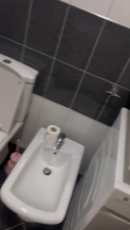 Jepet me qera Apartment 2+1+1 tualet +2 ballkone ne Ali Dem Rruga "Idriz Dollaku"