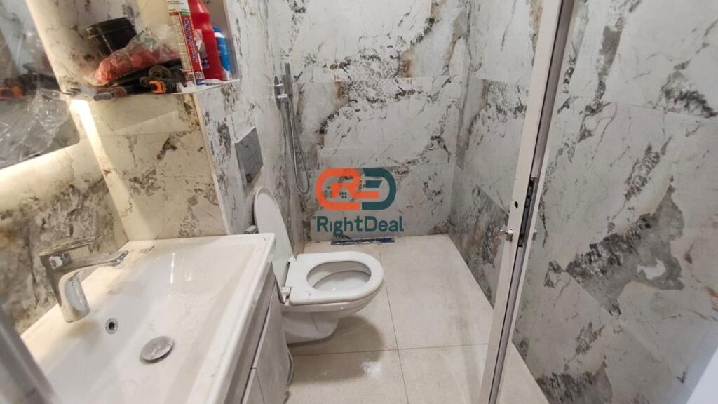 Tek Rruga E Barrikadave, Shiten Dy Apartamente Ideale Per Investim!!