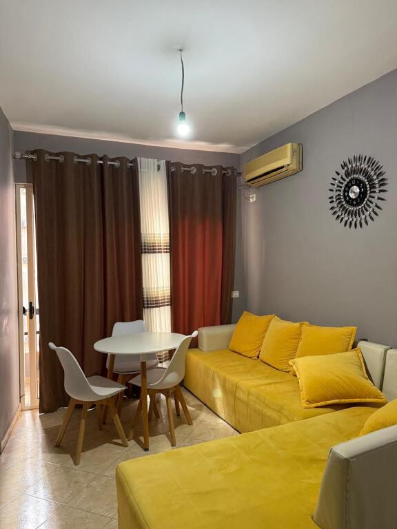 Shitet apartament 1+1 në Astir!