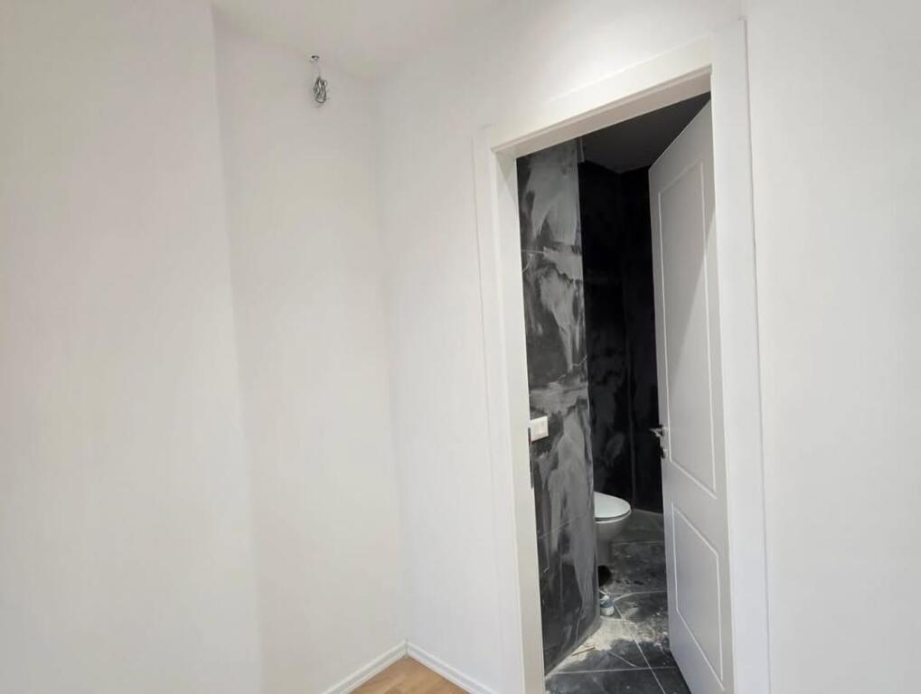 Buze rruges se Kosovareve, LAKE VIEW   Shesim apartament 2+1+2+verande.